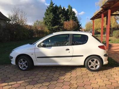 PEUGEOT 206 1.1 Urban