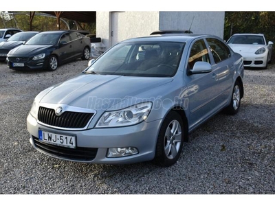 SKODA OCTAVIA 1.6 Active Magyar. szervizkönyv