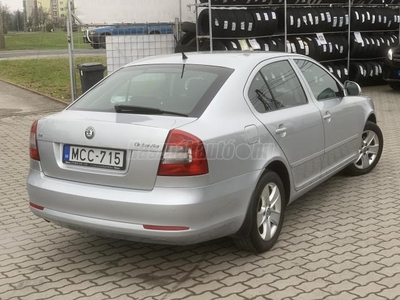 SKODA OCTAVIA 1.6 CR TDI Elegance Magyar-Szkönyv