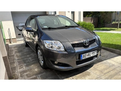 TOYOTA AURIS 2.0 D-4D Sol Friss nagyszerviz - szerviz számlák - tempomat