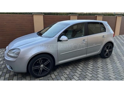 VOLKSWAGEN GOLF V 1.6 FSI Comfortline