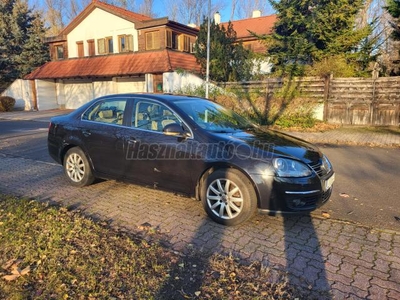 VOLKSWAGEN JETTA V 1.4 Tsi Comfortline DSG BiXENON. AUTOMATA. ÜVEGTETŐ. ALUFELNI. PDC