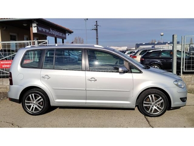 VOLKSWAGEN TOURAN 2.0 PD TDI Highline KIFOGÁSTALAN.7 SZEMÉLYES. VEZETETT SZERVIZKÖNYV!