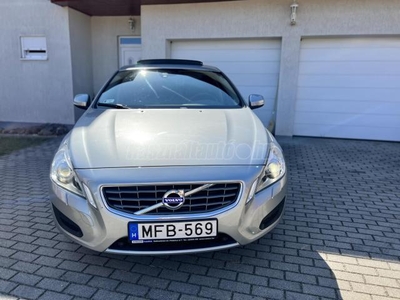 VOLVO S60 2.0 D [D4] Kinetic