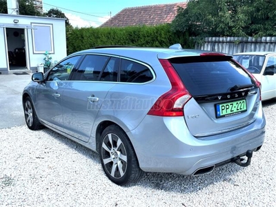 VOLVO V60 2.4 D [D6] PHEV AWD Summum Geartronic SZERVIZERLT. MAGAS EXTRÁS.. VONÓHOROG. BŐR