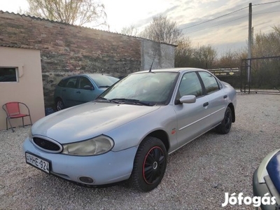 Gyári gyönyörű állapotú Ford Mondeo 1.8benzin