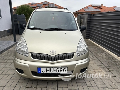 TOYOTA Yaris Verso