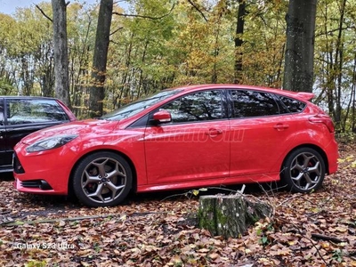 FORD FOCUS 2.0 Ecoboost ST2