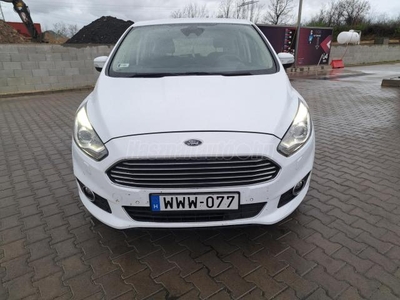 FORD S-MAX 2.0 TDCi Titanium Powershift Extrás