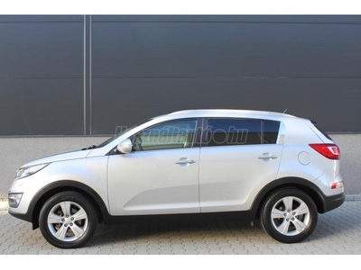 KIA SPORTAGE 2.0 CVVT EX Prémium XENON TÉLICSOMAG SZERVIZKÖNYV KM-GARANCIA