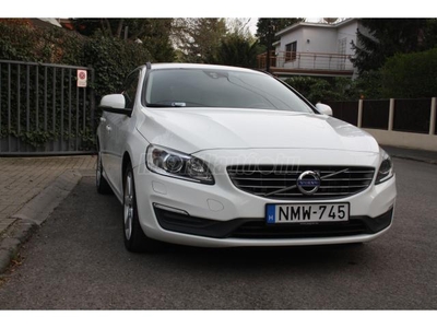 VOLVO V60 2.0 D [D3] Momentum Geartronic