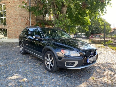 VOLVO XC70 2.4 D [D5] AWD Summum