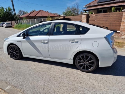 TOYOTA PRIUS 1.8 HSD Premium (Automata) MINDEN EXTRA - KITŰNŐ MŰSZAKI ÁLLAPOT