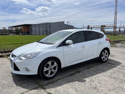 FORD FOCUS 2.0 TDCi Titanium Bi-xenon. kamera. aut. parkolás. szélvédőfűtés