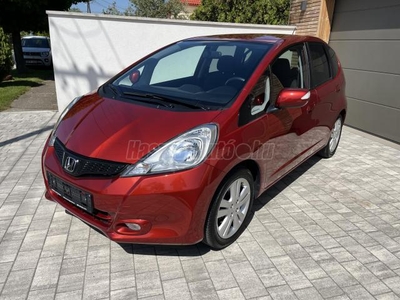 HONDA JAZZ 1.4 Elegance Szervizkönyv! Téligumi!