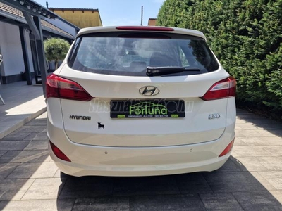 HYUNDAI I30 CW 1.4i Comfort EGYGAZDÁS KARAMBOLMENTES VÉGIG VEZETETT SZERVÍZKÖNYVEL ÚJSZERŰ ÁLLAPOTÚ GÉPJÁRMŰ