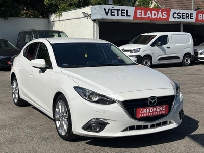 MAZDA 3 2.0 Revolution Navi Tempomat Ülésfűtés PDC Gyöngyház HUD Keyless Bose