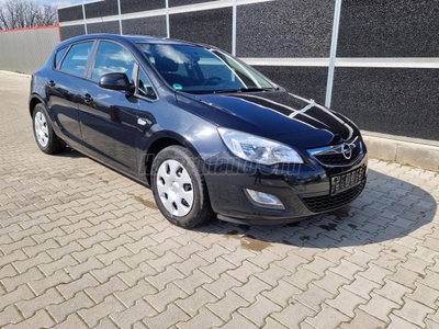 OPEL ASTRA J 1.4 Cosmo