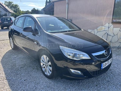 OPEL ASTRA J 1.4 T Enjoy GYÁRI KERÉKPÁRTARTÓVAL!