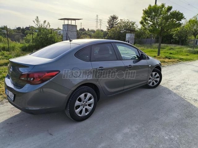 OPEL ASTRA J Sedan 1.4 T Enjoy