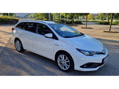 TOYOTA AURIS Touring Sports 1.8 HSD Executive Skyview (Automata)