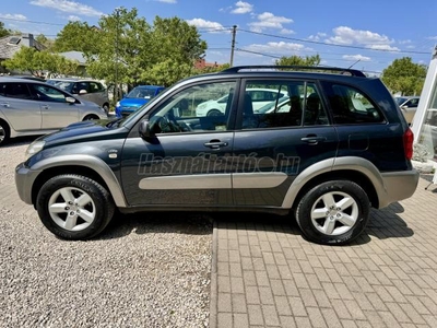 TOYOTA RAV 4 Rav4 2.0 D 4x4 Sol Plus NAVI-V.HOROG-DIGITKLIMA-ÁLLÓFŰTÉS