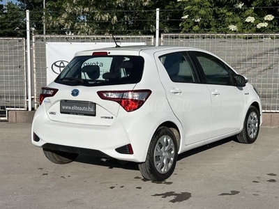 TOYOTA YARIS 1.5 VVT-i Hybrid Comfort e-CVT 2018 - tolatókamera - ülésfűtés - vez. tám. rendszerek