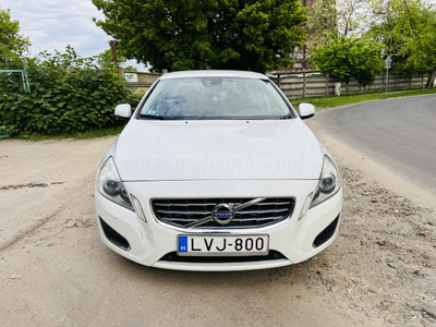 VOLVO S60 2.4 D [D5] Summum Geartronic D5. 205 LE téli-nyári kerékszett.bőr.xenon.automata