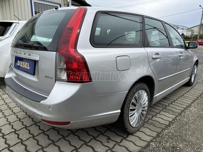 VOLVO V50 2.0 D Summum Powershift Gyári Navi-Tolató Radar-Tempomat+Gyári Felni!