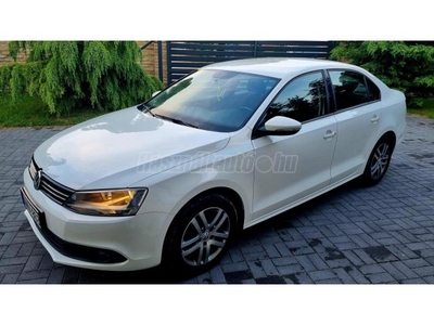 VOLKSWAGEN JETTA 1.6 CR TDI Comfortline DSG KÍTŰNŐ ÁLLAPOT++F1 VÁLTÓ++7 SEBESSÉGES DSG++CSERE!!