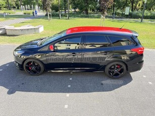 FORD FOCUS 1.0 EcoBoost ST-Line Black