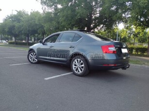 SKODA OCTAVIA 1.6 CR TDI Style DSG