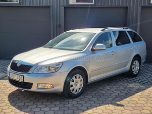 SKODA OCTAVIA Combi 1.6 CR TDI Elegance RENDKÍVÜL GONDOSAN SZERVITZELT.DIGKLÍMA.ÜLÉSFŰTÉS.2DIN NAVI.ÚJ VEZÉRLÉS.XENON