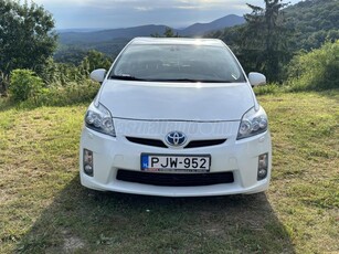 TOYOTA PRIUS 1.8 HSD(Automata)