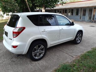 TOYOTA RAV 4 Rav4 2.2 DCAT Executive Navi (Automata) 146 ezer km!