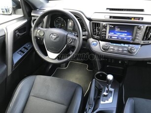 TOYOTA RAV 4 Rav4 2.5 Hybrid Executive AWD e-CVT 125.457KM. MO.-i AUTÓ. LED. VONÓHOROG. 1. TULAJDONOS