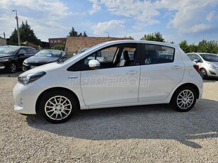 TOYOTA YARIS 1.5 HSD Lounge (Automata) EDITION S NAVIGÁCIÓ-SZERVIZKÖNYV-ÜLÉSFŰTÉS-ALUFELNI!