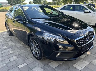 VOLVO V40 Cross Country 1.6 D [D2] Ocean Race 123000km.Üvegtető.Bőr.Navi.Ülésfűtés.Szervizmúlt!