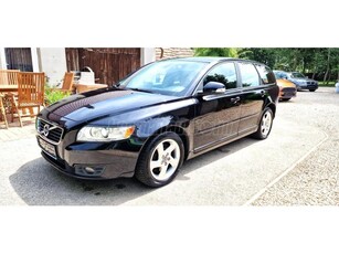 VOLVO V50 2.0 D [D3] Business Pro GYÖNYÖRŰ // FULL SZERVIZMÚLT //