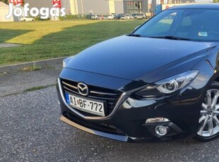 Mazda 3 Sport 2.2 D Revolution Top Szervizkönyv...