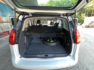 PEUGEOT 5008 1.6 HDi Style 2013