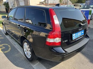 VOLVO V50 2.0 D Momentum OLASZ ROZSDAMENTES! 155 e KM! SZERVIZKÖNYV! AZONNAL VIHETŐ!