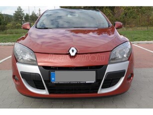 RENAULT MEGANE 1.6 Dynamique Narancs villám