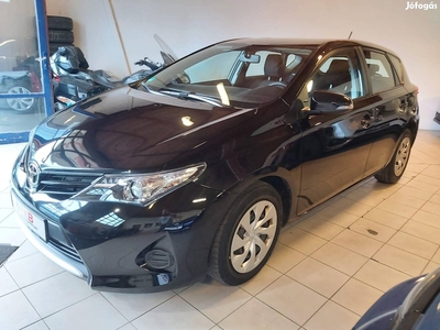 Toyota Auris 1.33 Live