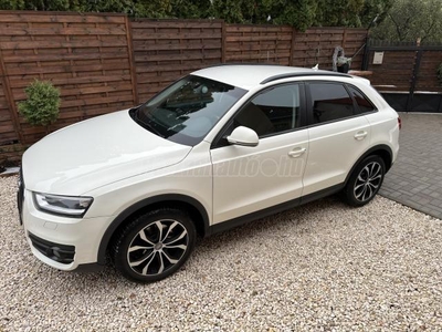 AUDI Q3 2.0 TDi DPF quattro S-tronic