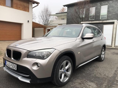 BMW X1 sDrive20d EfficientDynamics AKCIÓS ÁR!SZÉP ÁLLAPOT. 1 TULAJ. PANORÁMA TETŐ.8 KERÉK. SZERVIZKÖNYV. AZONNAL EL