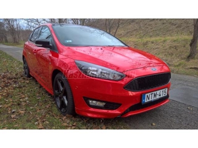 FORD FOCUS 1.5 EcoBoost ST-Line Red ST LINE