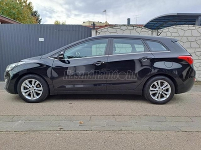 HYUNDAI I30 CW 1.4i Comfort Elöl-hátul radar Tempomat