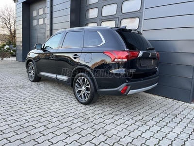 MITSUBISHI OUTLANDER 2.2 DI-D Instyle Navi 4WD SZERVIZKÖNYV / KAMERA / TOLATÓRADAR / ÜLÉSF. / 7FŐ