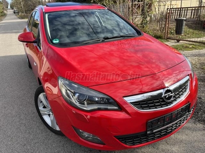 OPEL ASTRA J 1.4 T Sport BI-XENON. SPORTBELSŐ. NAPFÉNYTETŐ